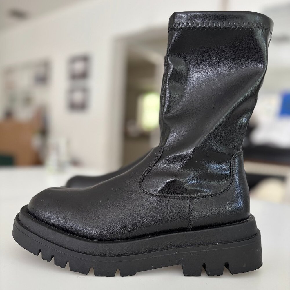 Women's Black Chelsea Boot